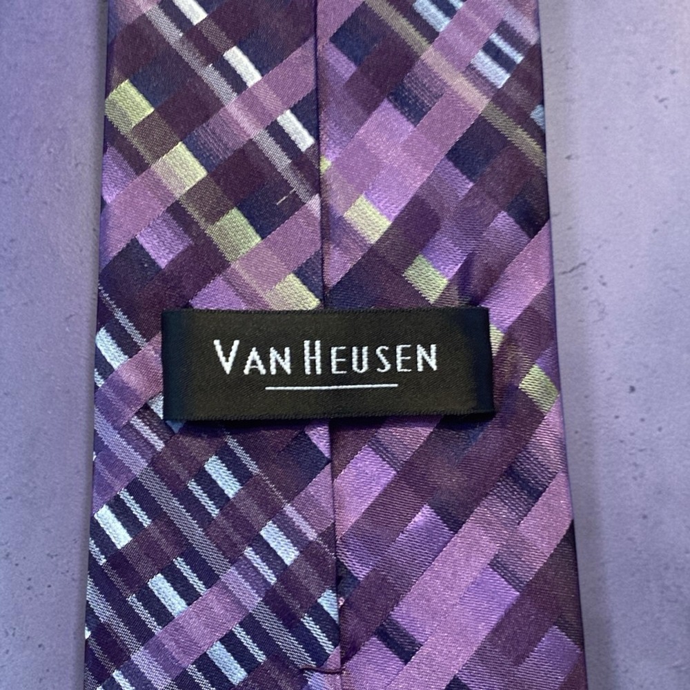 Van Heusen Purple Geometric Silk Blend Neck Tie 58.5" x 3.5" Mens - Picture 2 of 2